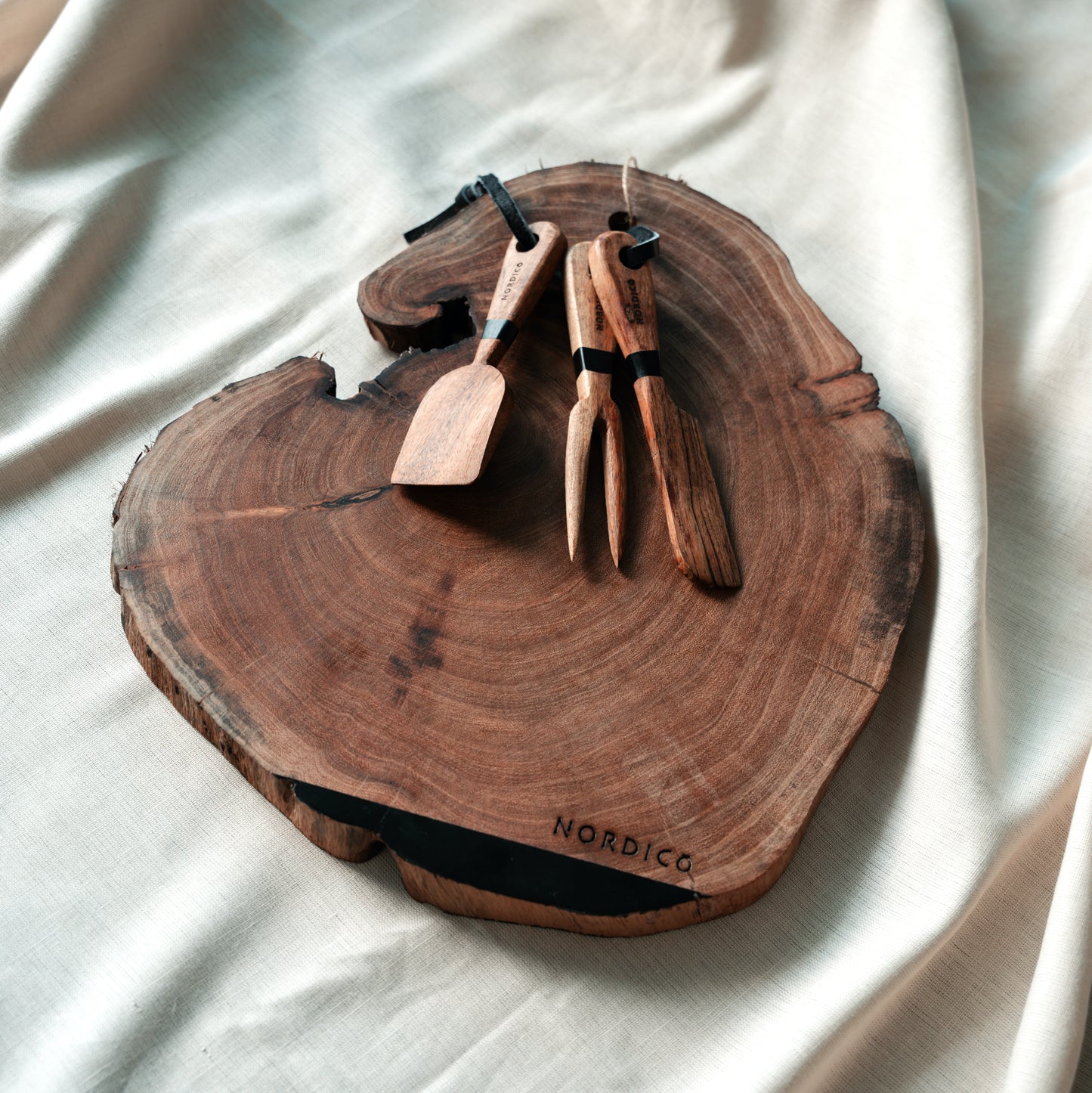 NORDICO Wooden Cheese Board Set with Wooden Cheese Knives - Nordico