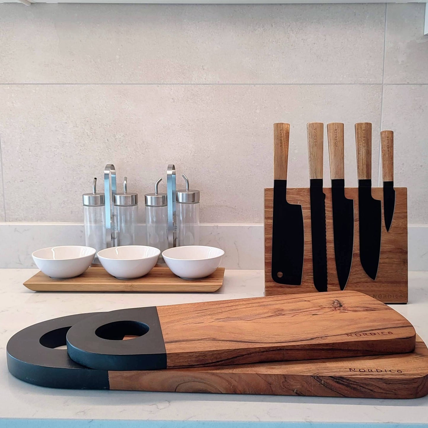 NORDICO Set of 5 knives & Magnetic Knife block - Nordico